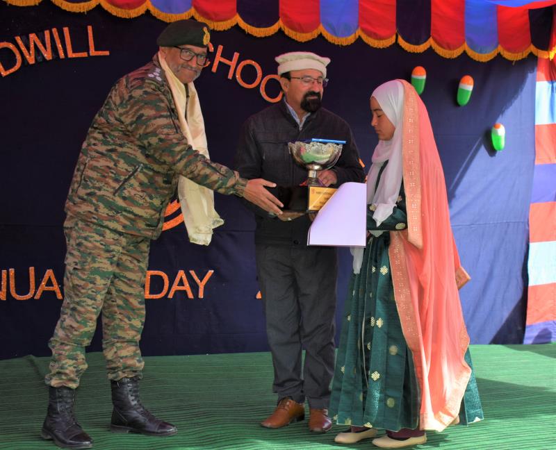 Prize distribution by CEC Kargil, Mr Mohd Jaffar Akhoon and Dy GOC 8 Mtn Div, Brigadier Jaideep Chanda